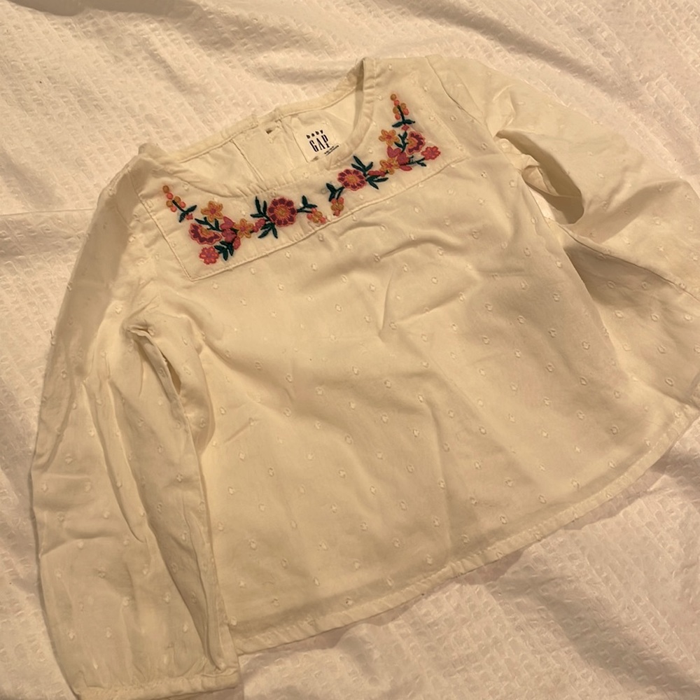 NWT Swiss dot embroidered blouse